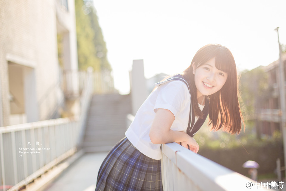 有点婴儿肥的可爱清纯美女学生制服写真