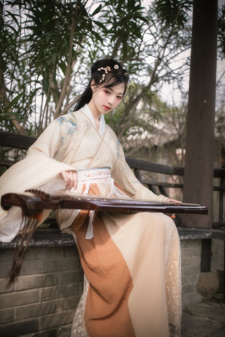 名媛气质古装美女大小姐街拍悠闲自然朦胧风格清纯写真