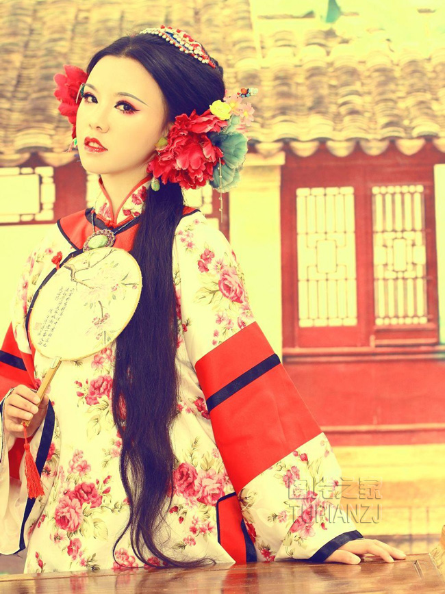 红唇美丽古装美女照 婉君衫秀丽甜美