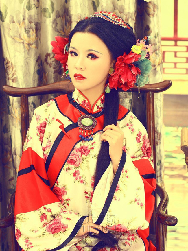 红唇美丽古装美女照 婉君衫秀丽甜美