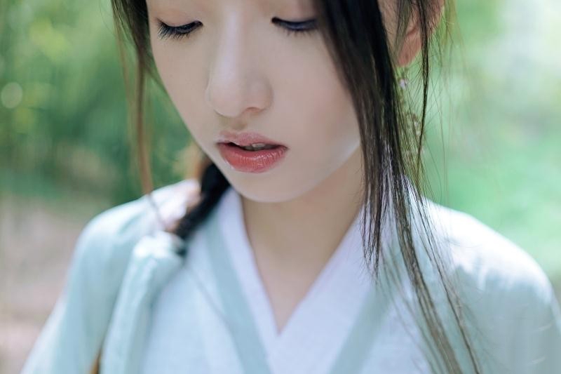 长发古装美女明星室外小清新唯美养眼写真