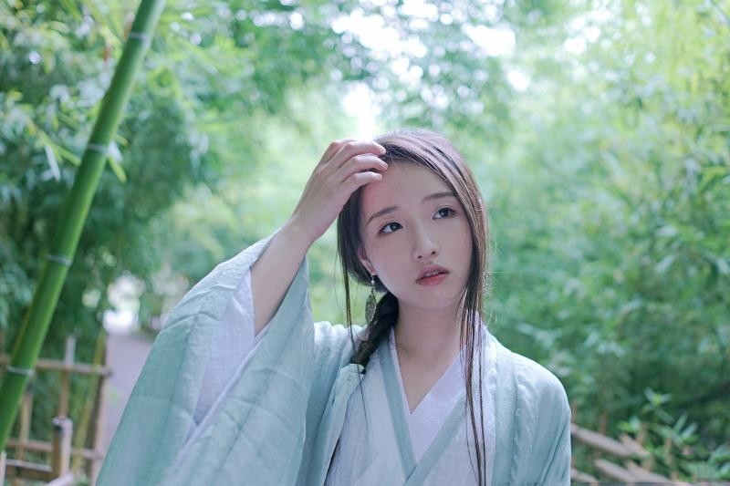 长发古装美女明星室外小清新唯美养眼写真