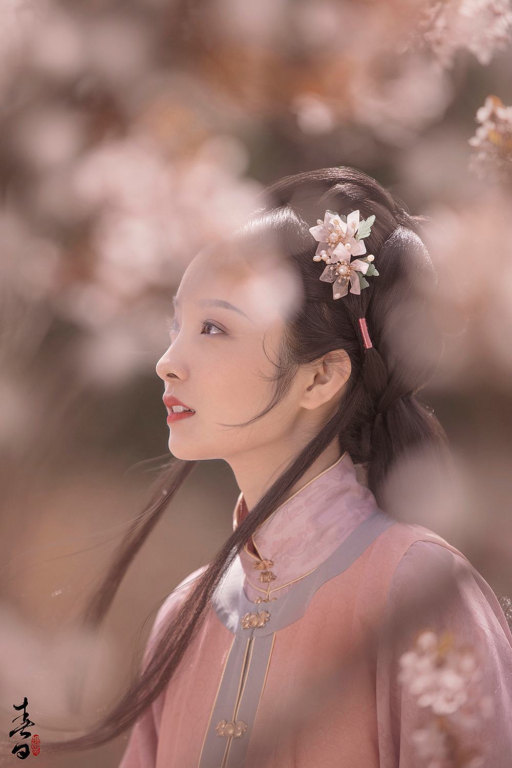 古装美女粉色汉服花园唯美图片