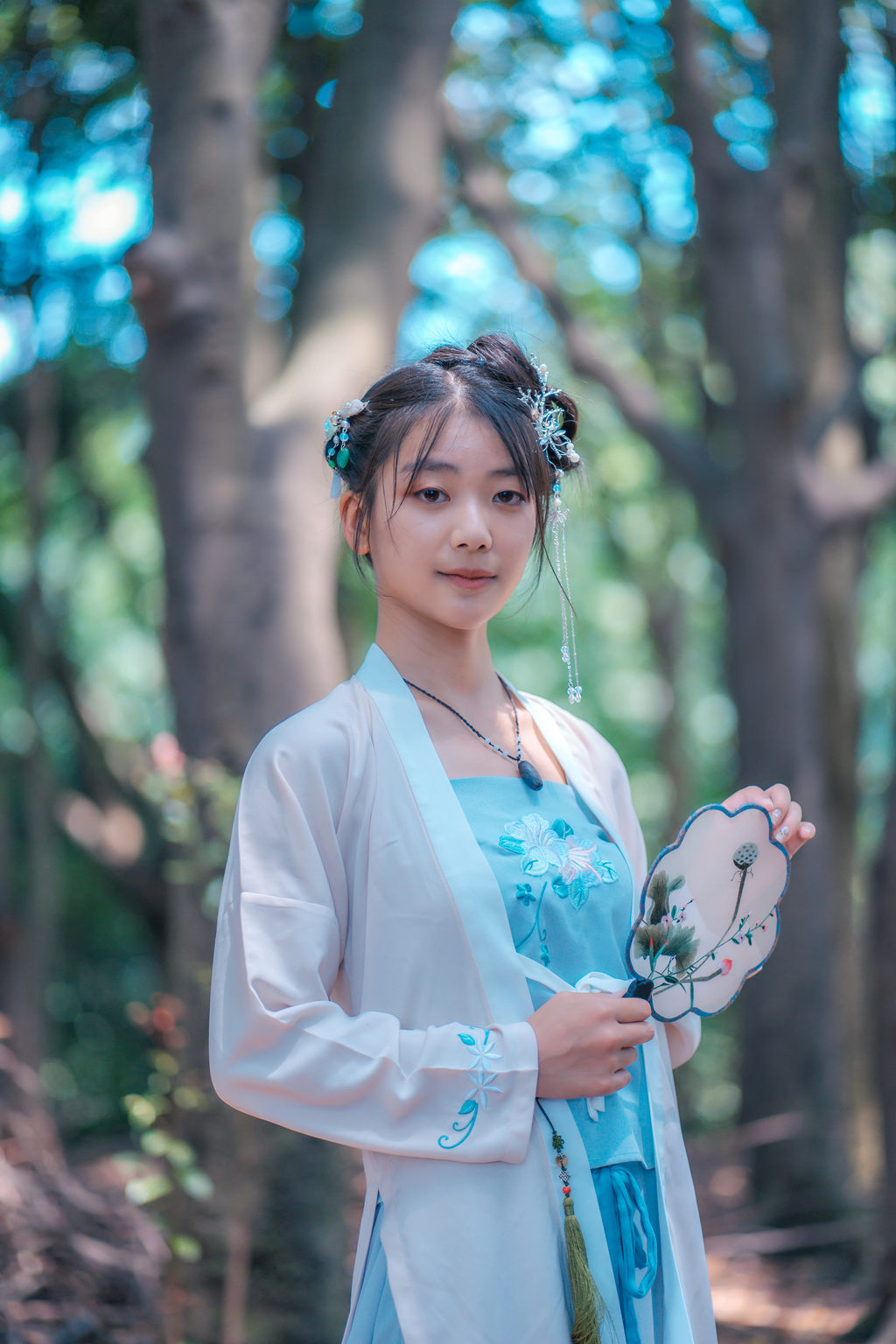 高清古装美女青衣白裙垂肩发束手持罗扇唯美写真