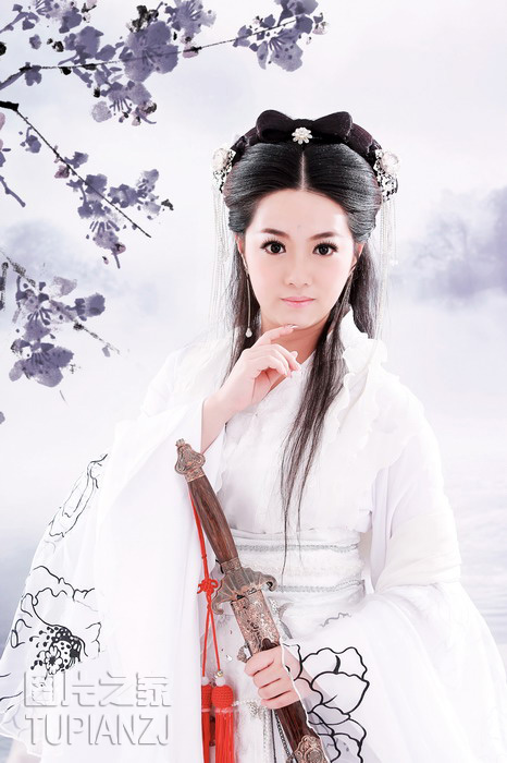 女孩古装照 仿若孔雀仙子