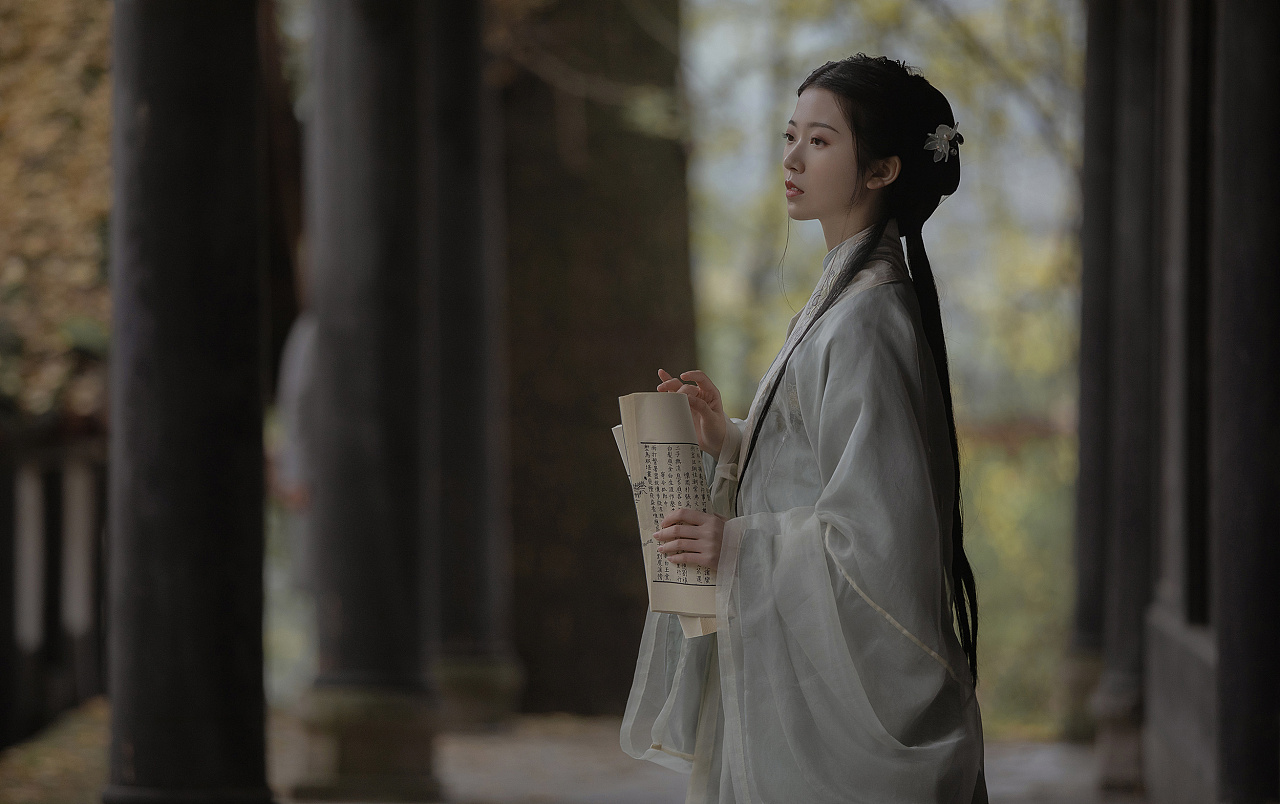端庄大方的古风美女户外气质飘然唯美古风摄影