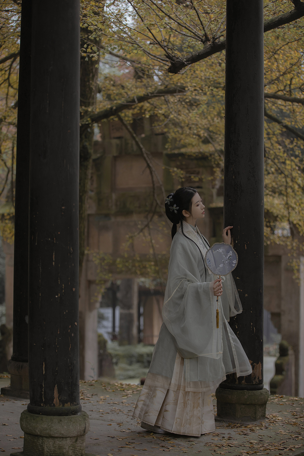 端庄大方的古风美女户外气质飘然唯美古风摄影