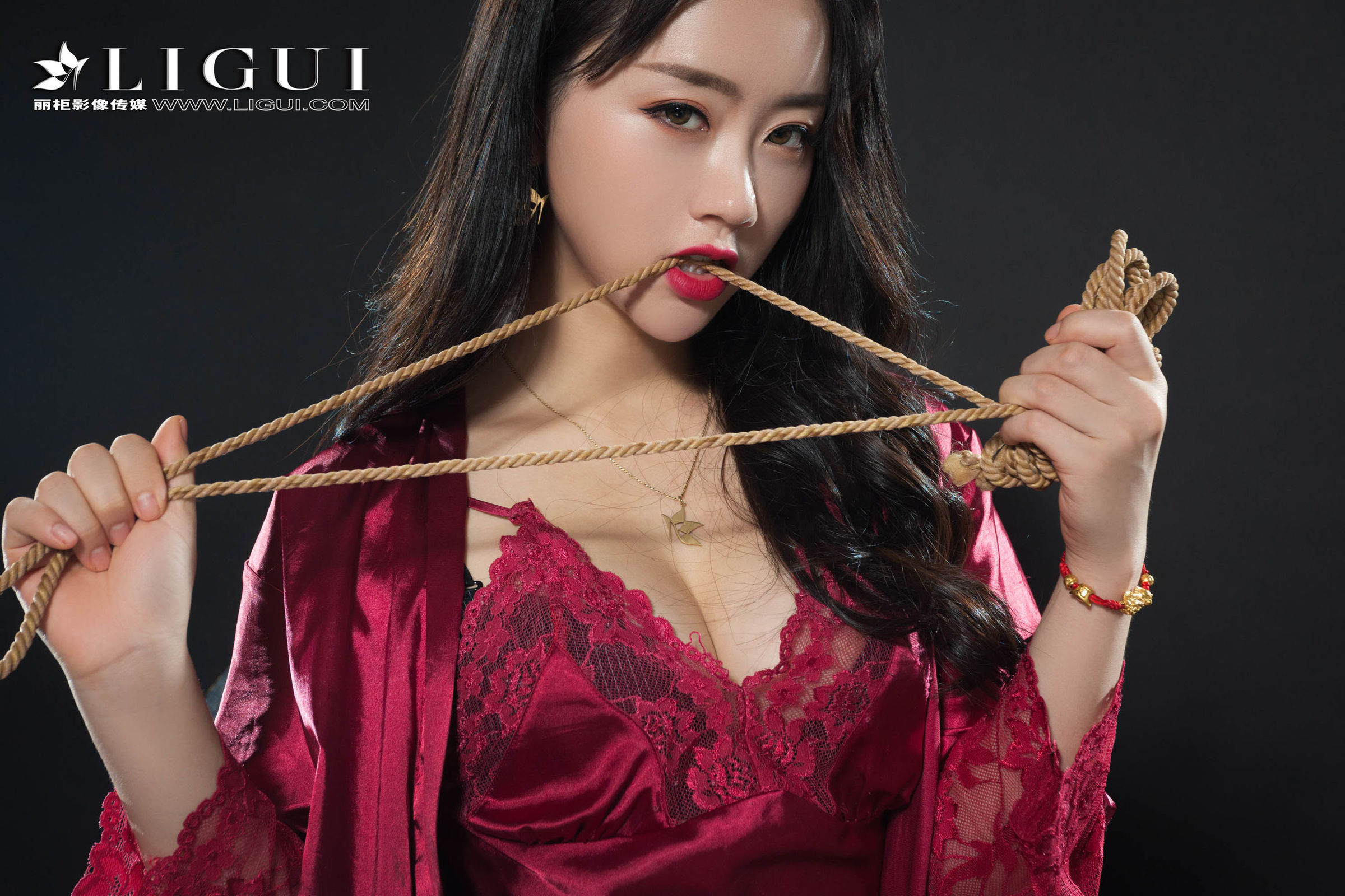 性感美女然然吊带睡裙亚洲捆绑日本真人无删减写真