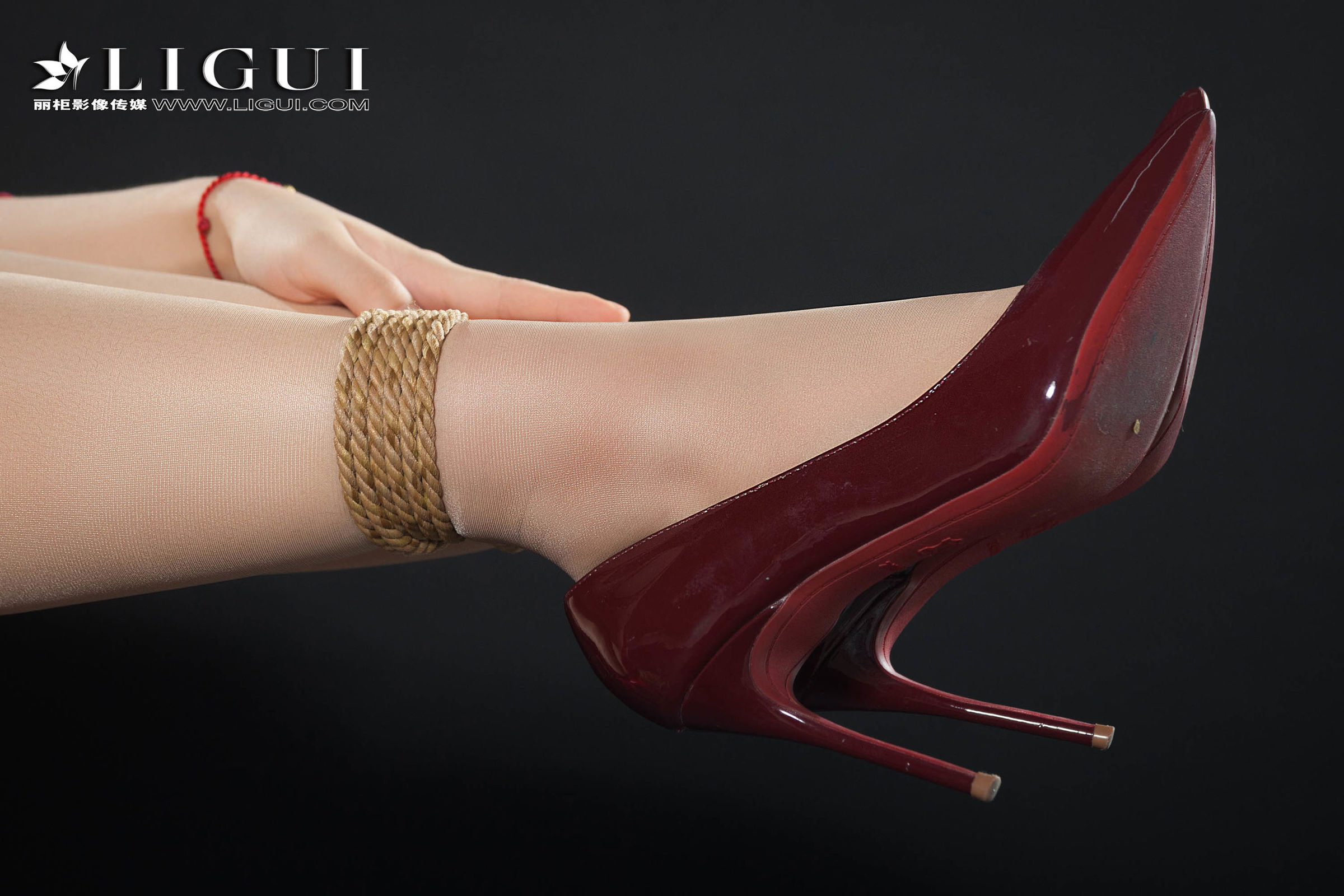 性感美女然然吊带睡裙亚洲捆绑日本真人无删减写真