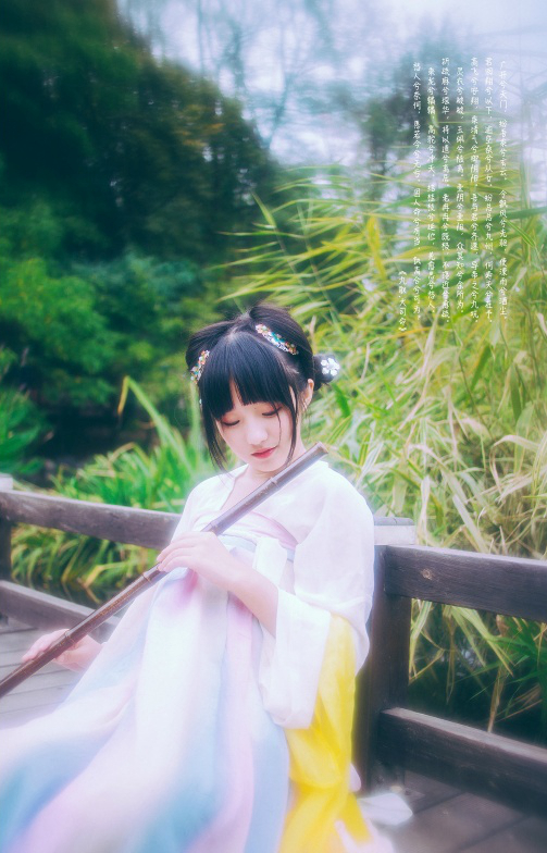 烟熏妆大胸美女情趣比基尼诱惑