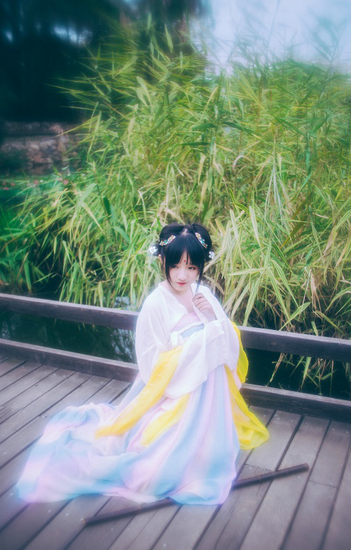 烟熏妆大胸美女情趣比基尼诱惑