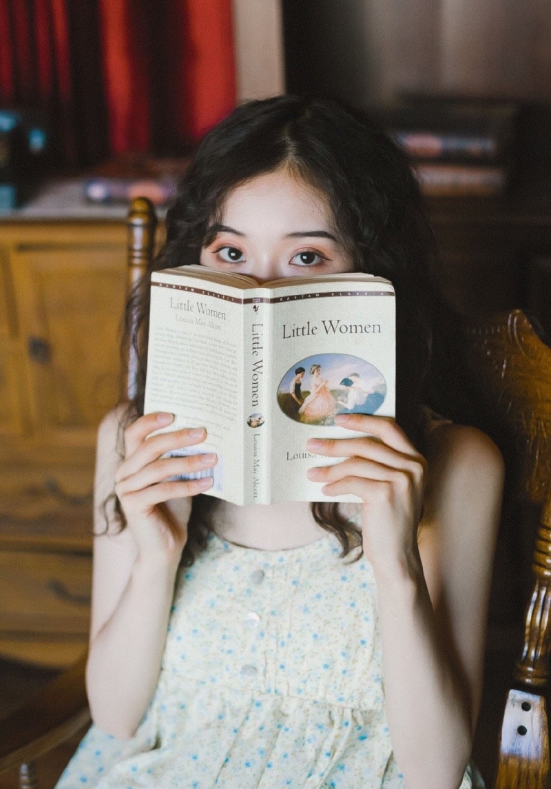 日系美女精致瓜子脸漂亮写真