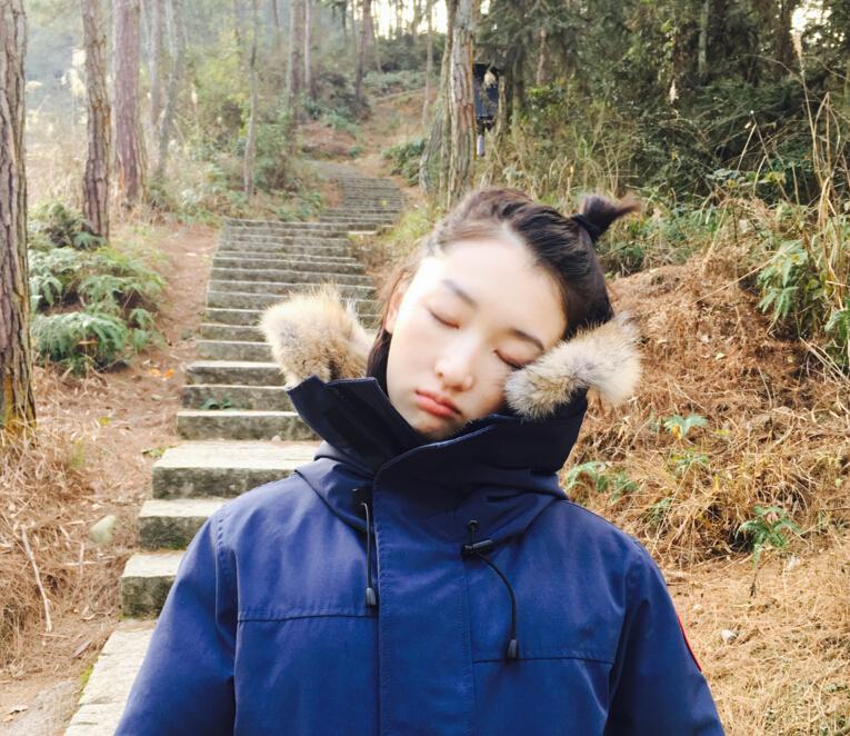 周冬雨晒素颜自拍　清纯可爱