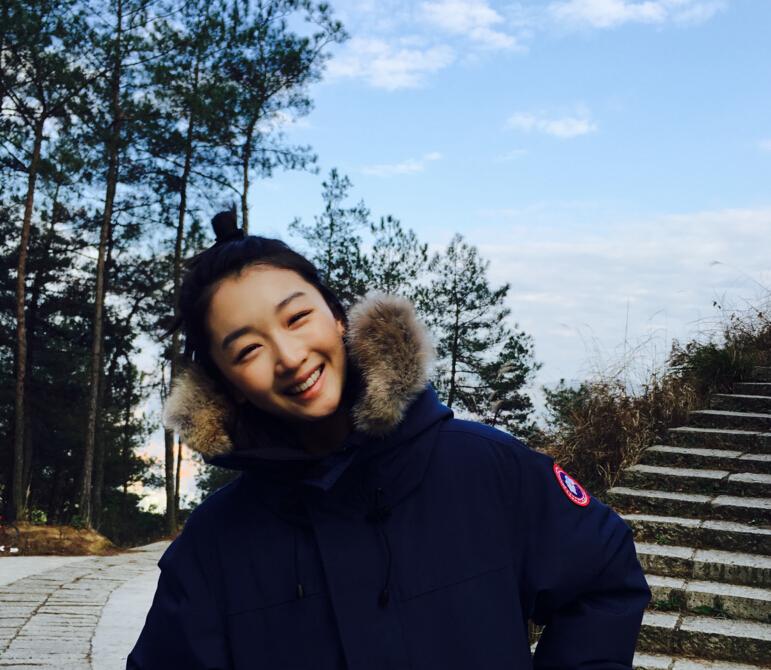 周冬雨晒素颜自拍　清纯可爱