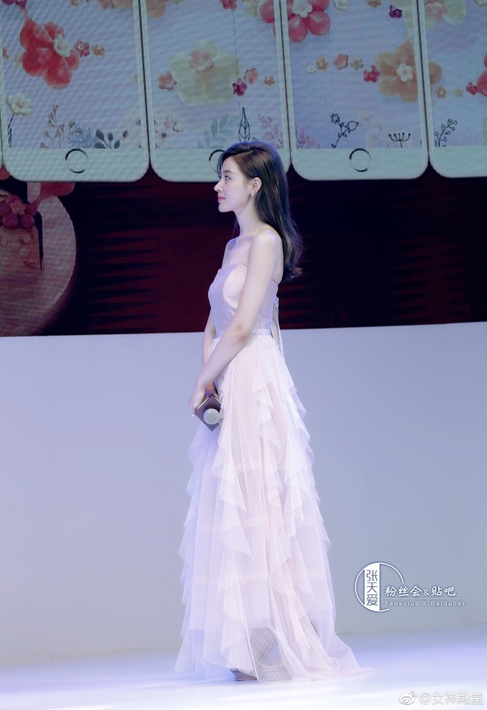 张天爱走穴美照 美人如玉秀色可餐