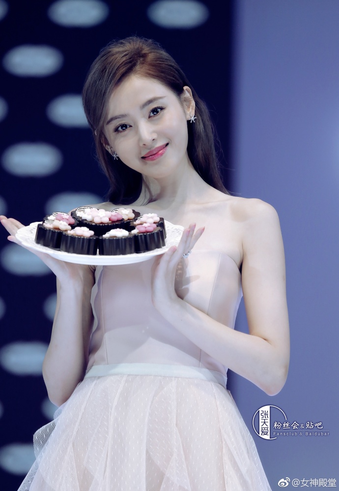 张天爱走穴美照 美人如玉秀色可餐