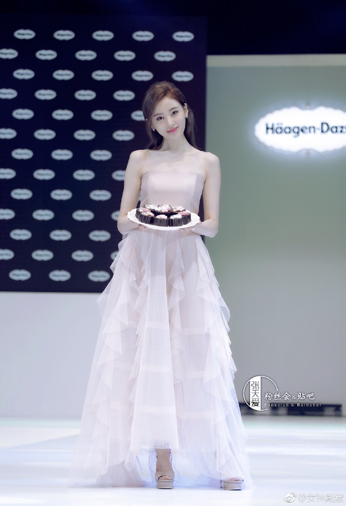 张天爱走穴美照 美人如玉秀色可餐