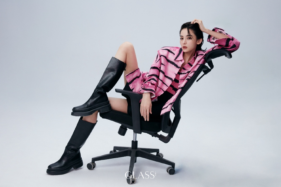 古力娜扎湿发背头酷飒利落写真