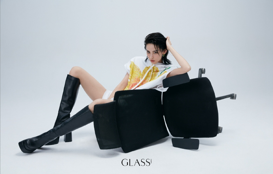 古力娜扎湿发背头酷飒利落写真