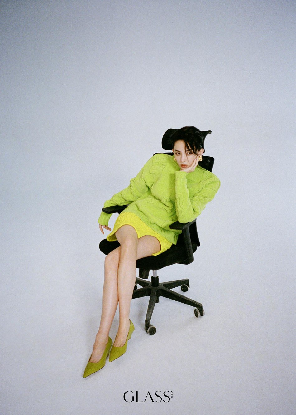 古力娜扎湿发背头酷飒利落写真