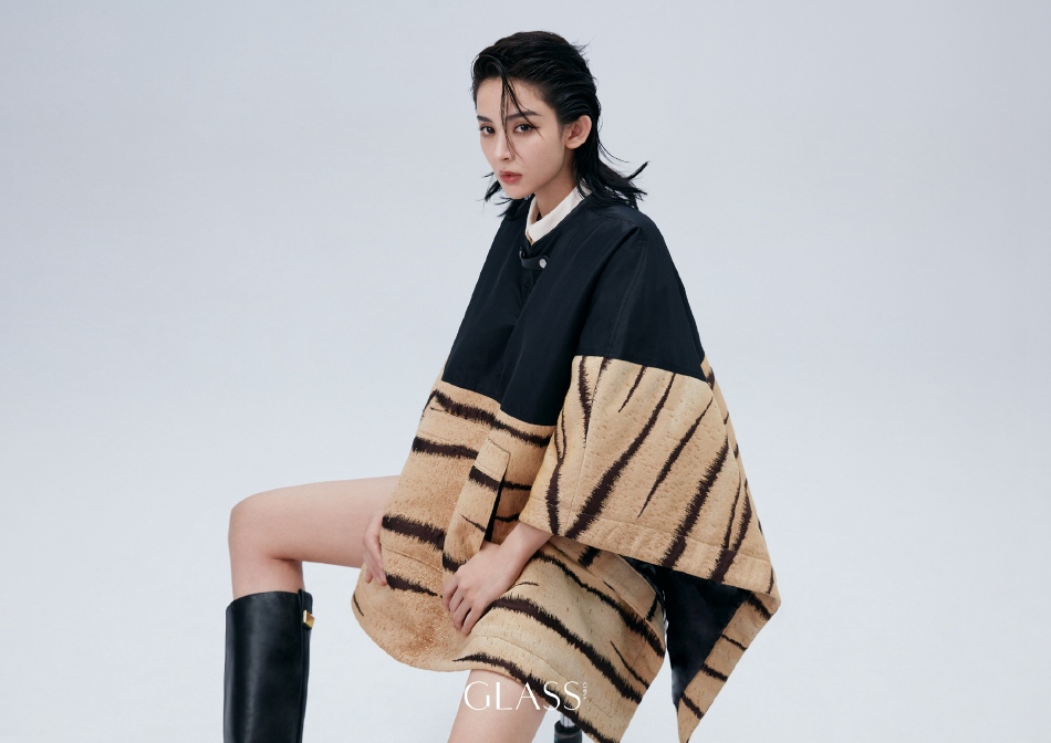 古力娜扎湿发背头酷飒利落写真