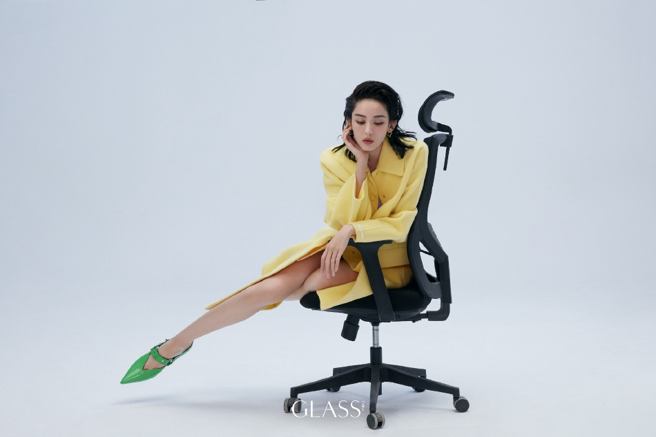 古力娜扎湿发背头酷飒利落写真