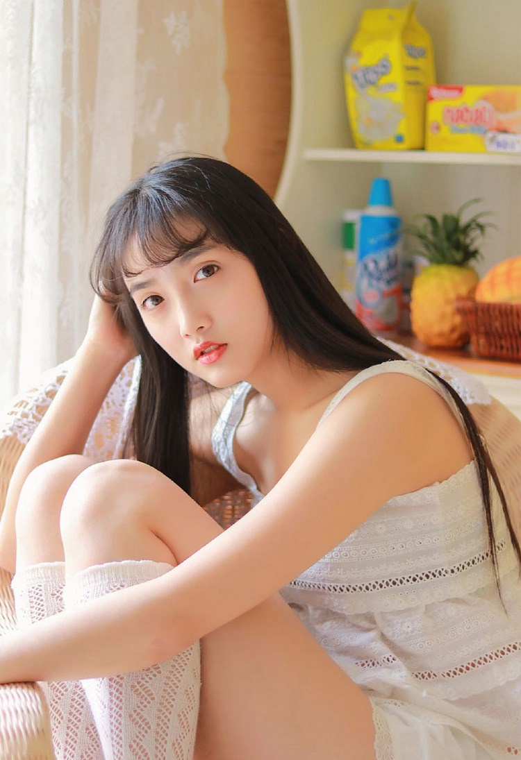 情趣制服美女胡安绮脱衣服露丰乳肥臀性感姿势写真