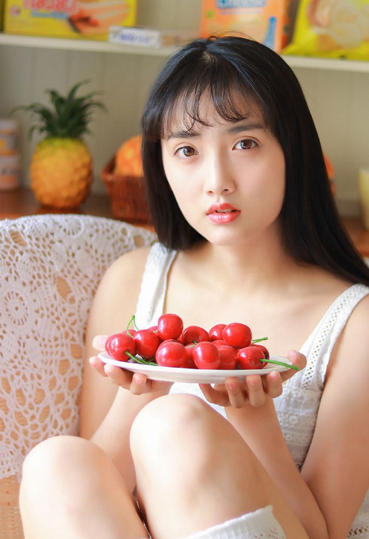 情趣制服美女胡安绮脱衣服露丰乳肥臀性感姿势写真