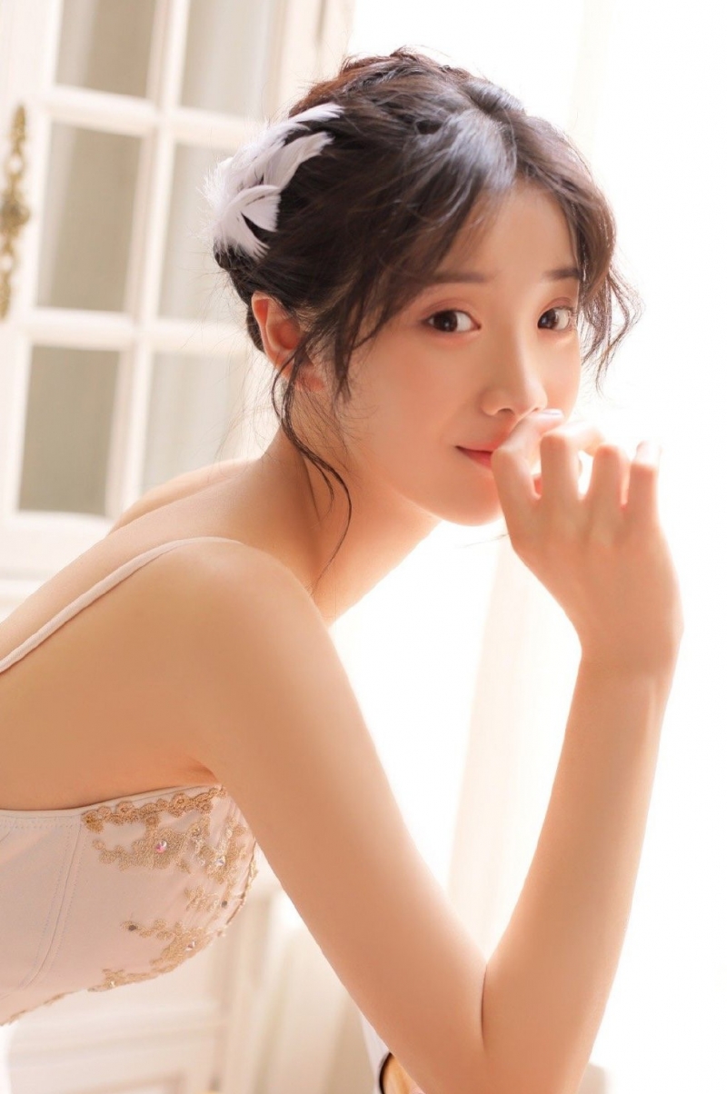 芭蕾美女长腿白丝性感惹火图集