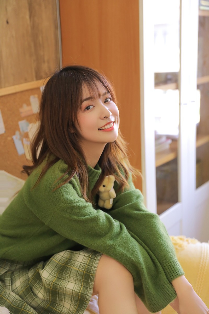 清纯甜美可爱国产少女私房短裙若隐若现养眼写真