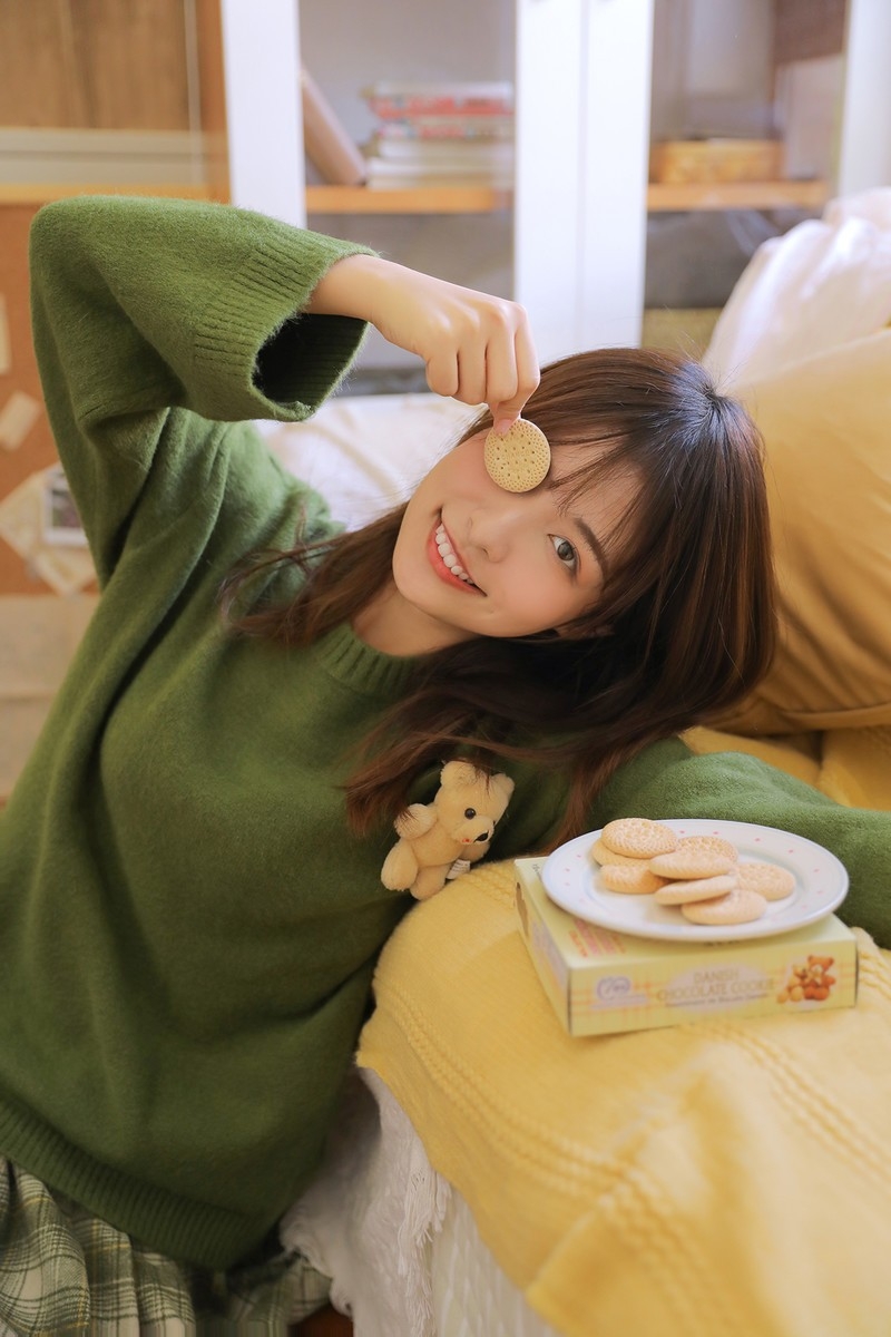 清纯甜美可爱国产少女私房短裙若隐若现养眼写真