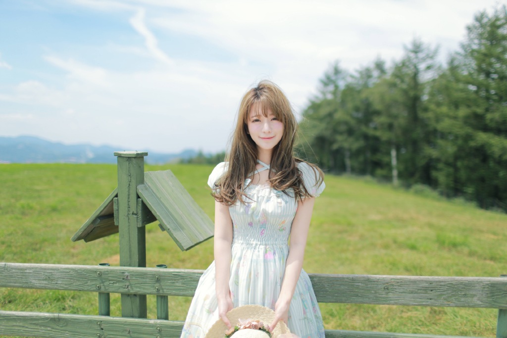 泡泡裙漂亮脸蛋美女