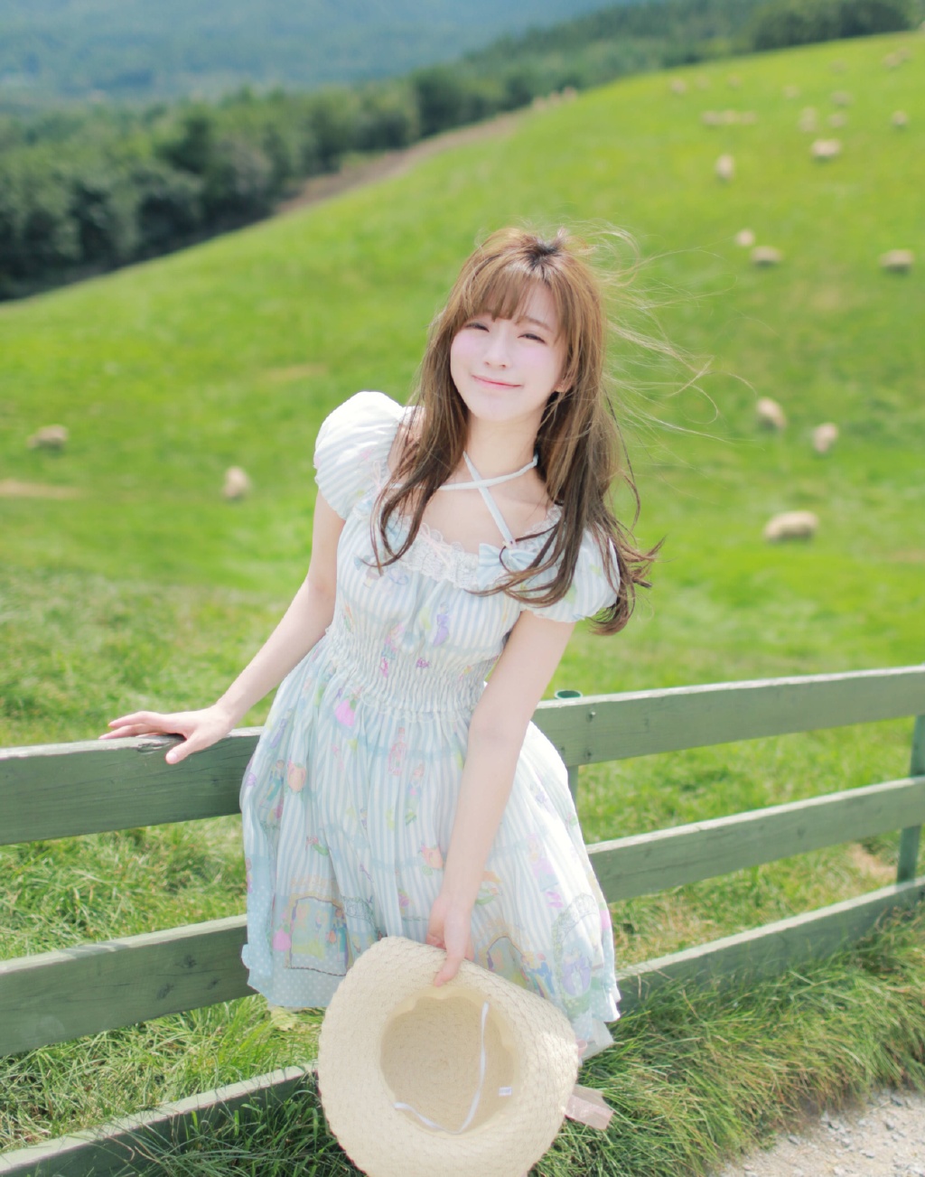 泡泡裙漂亮脸蛋美女