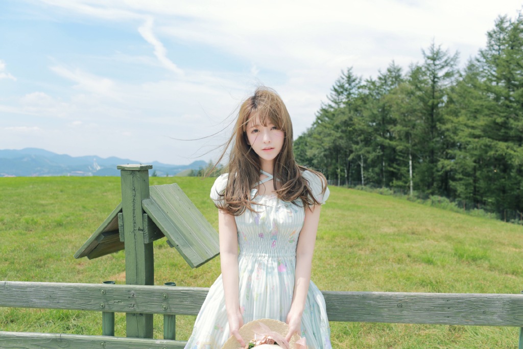 泡泡裙漂亮脸蛋美女