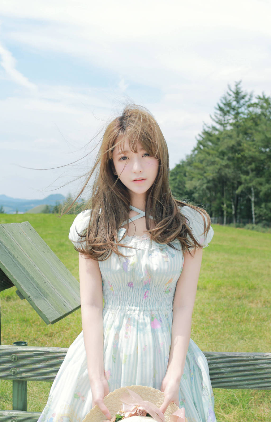 泡泡裙漂亮脸蛋美女