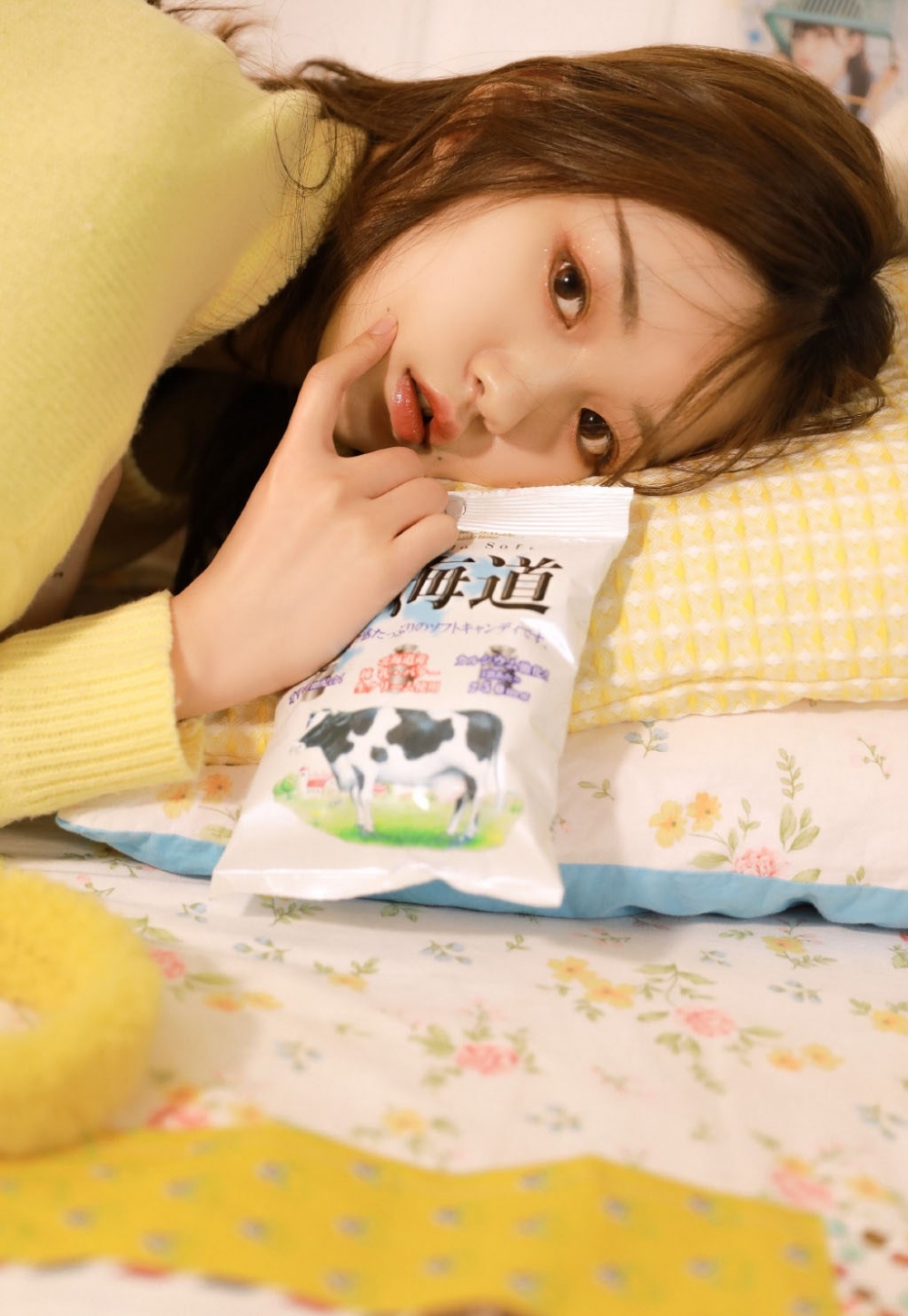 甜美可爱小女生粉嫩长腿床上诱人清纯写真