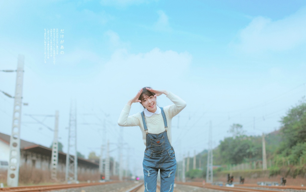 吊带背心美女清纯软妹青涩阳光小清新写真图片