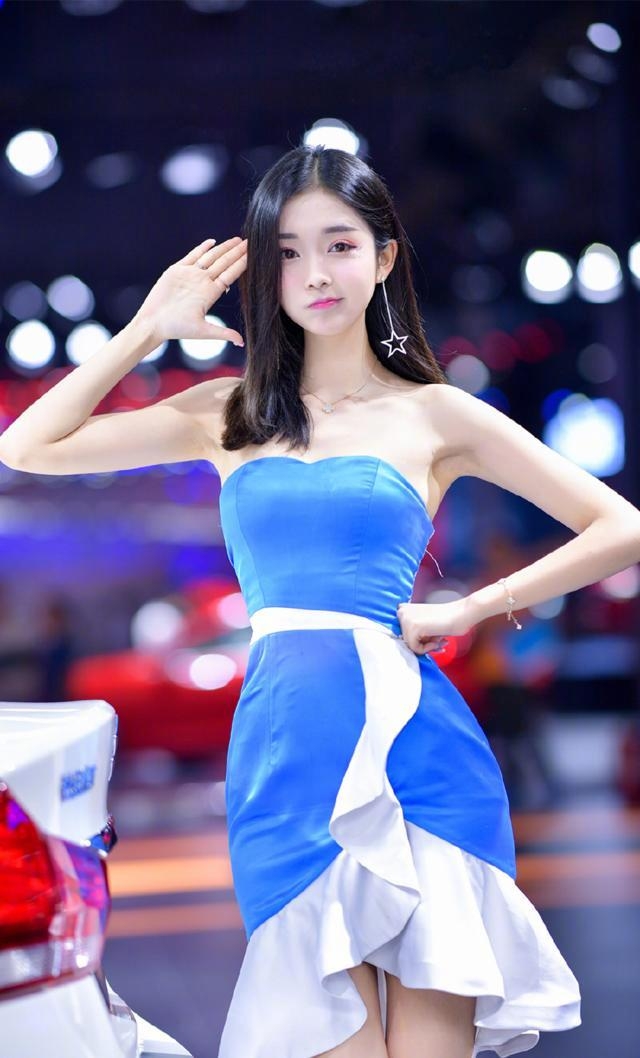 青春靓丽美女车模香肩美腿套图