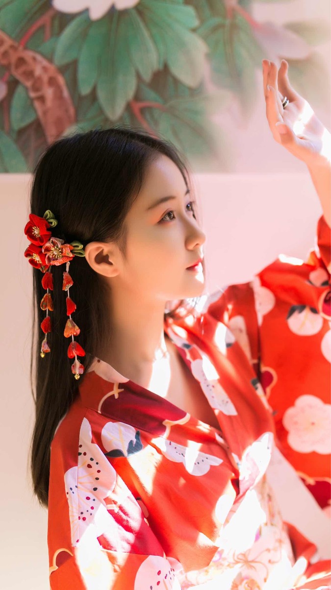 漂亮的日本和服小美女