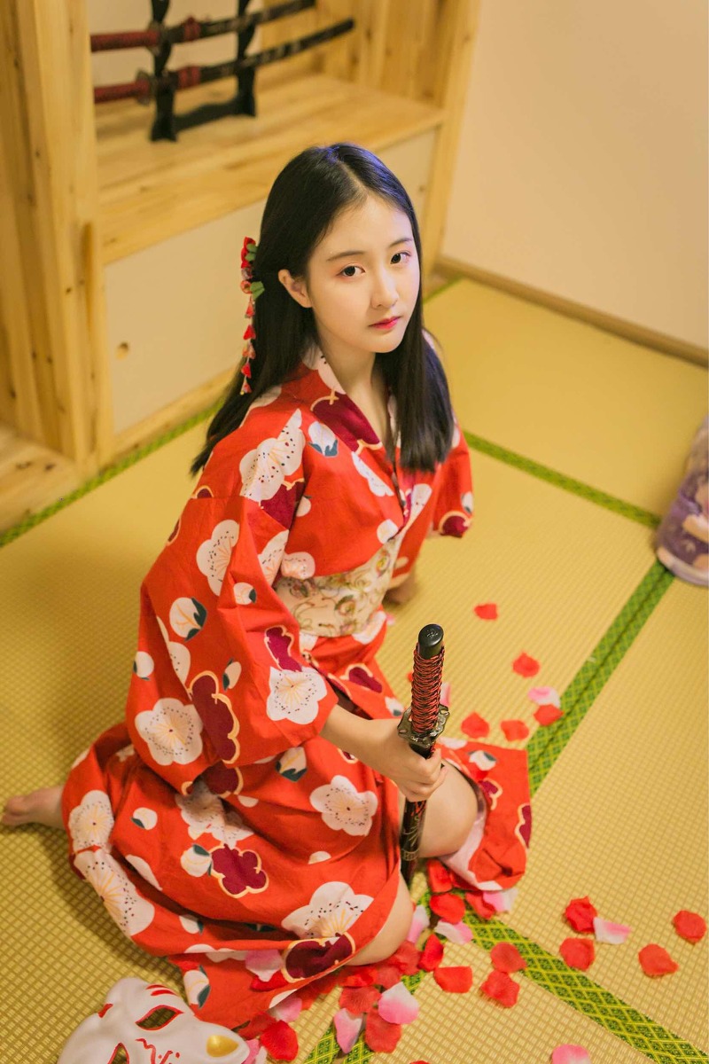 漂亮的日本和服小美女