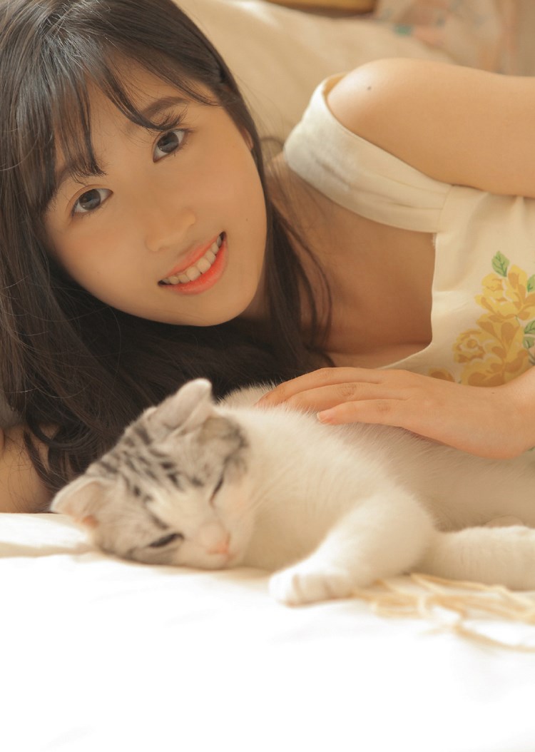 日本窝窝妹王炜炜吊带内衣三角内裤丝袜美腿丝袜亚洲综合