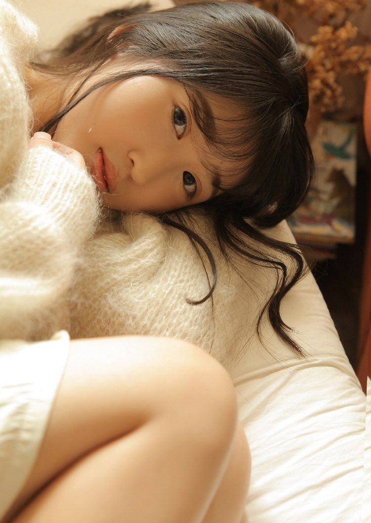 日本窝窝妹王炜炜吊带内衣三角内裤丝袜美腿丝袜亚洲综合