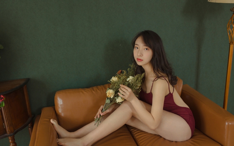 连体衣美少女美腿翘臀私人拍摄