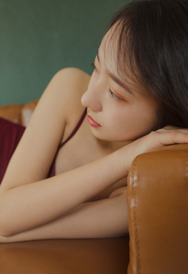 连体衣美少女美腿翘臀私人拍摄