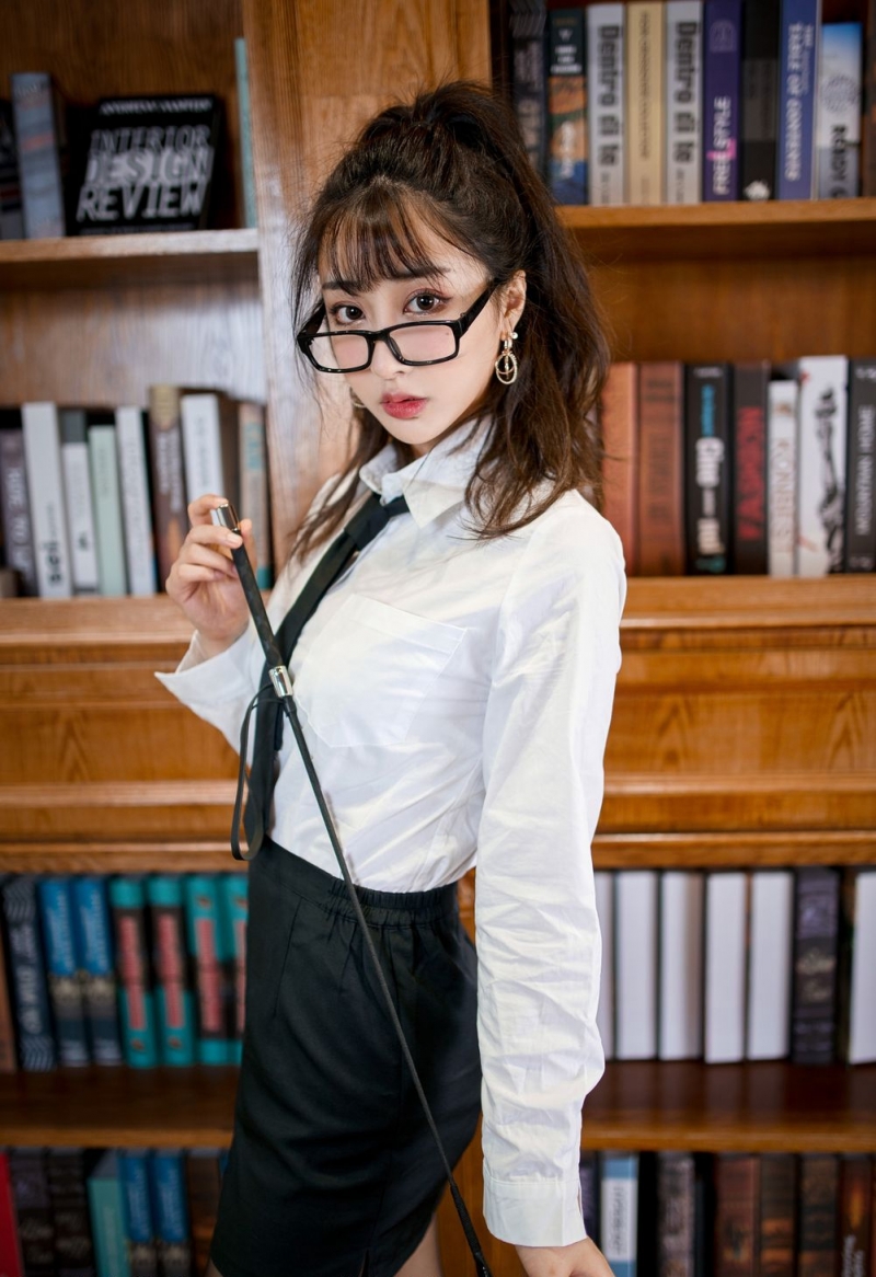 高挑美女ol制服长腿黑丝套图