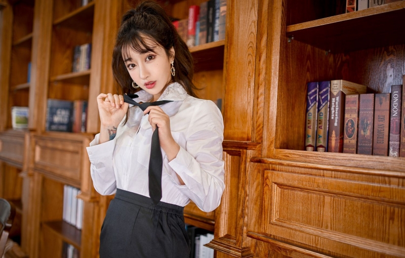 高挑美女ol制服长腿黑丝套图