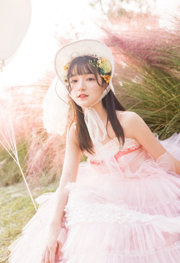 时尚嫩模妖艳狐狸精束胸吊带黑丝袜诱惑写真