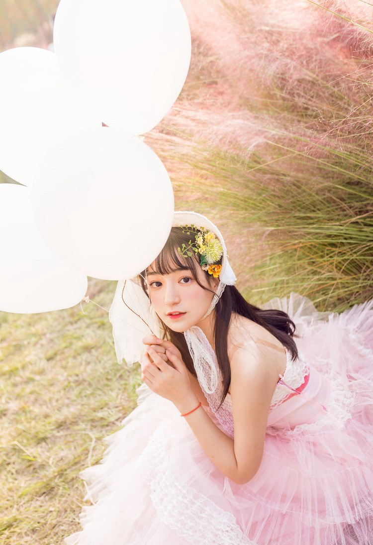 时尚嫩模妖艳狐狸精束胸吊带黑丝袜诱惑写真