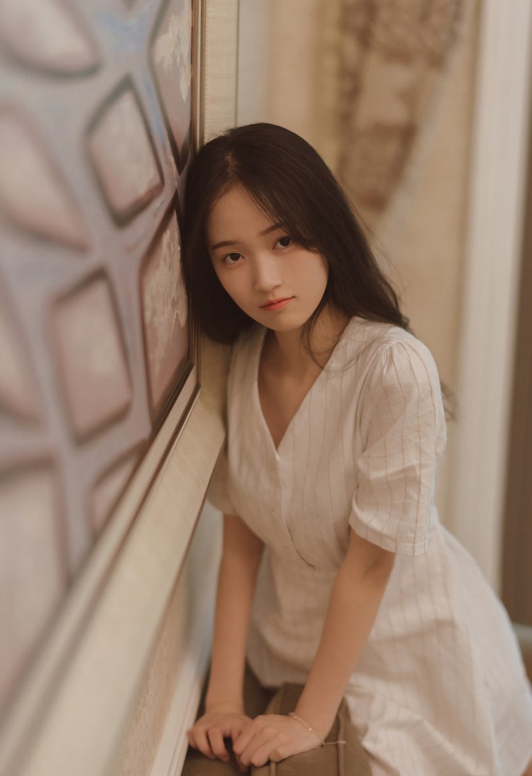 时尚嫩模妖艳狐狸精束胸吊带黑丝袜诱惑写真