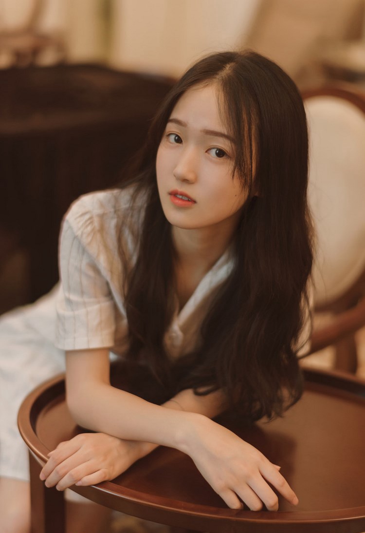 时尚嫩模妖艳狐狸精束胸吊带黑丝袜诱惑写真